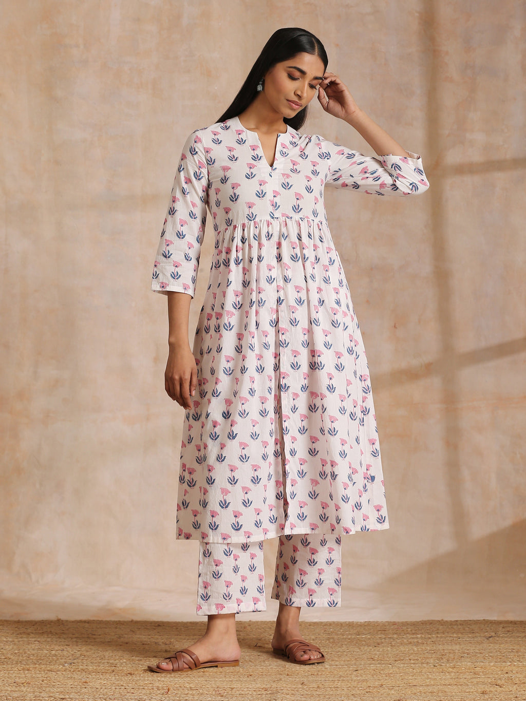 trueBrowns White With Pink Blue Buta Block Print Cotton Kurta Pant Set | Grocsy