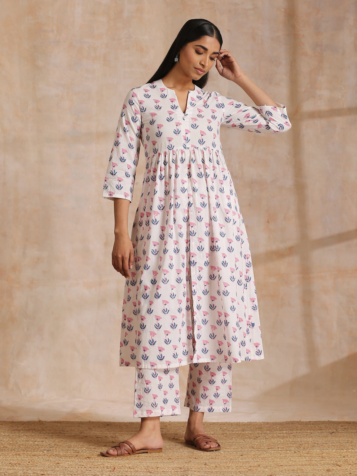trueBrowns White With Pink Blue Buta Block Print Cotton Kurta Pant Set | Grocsy