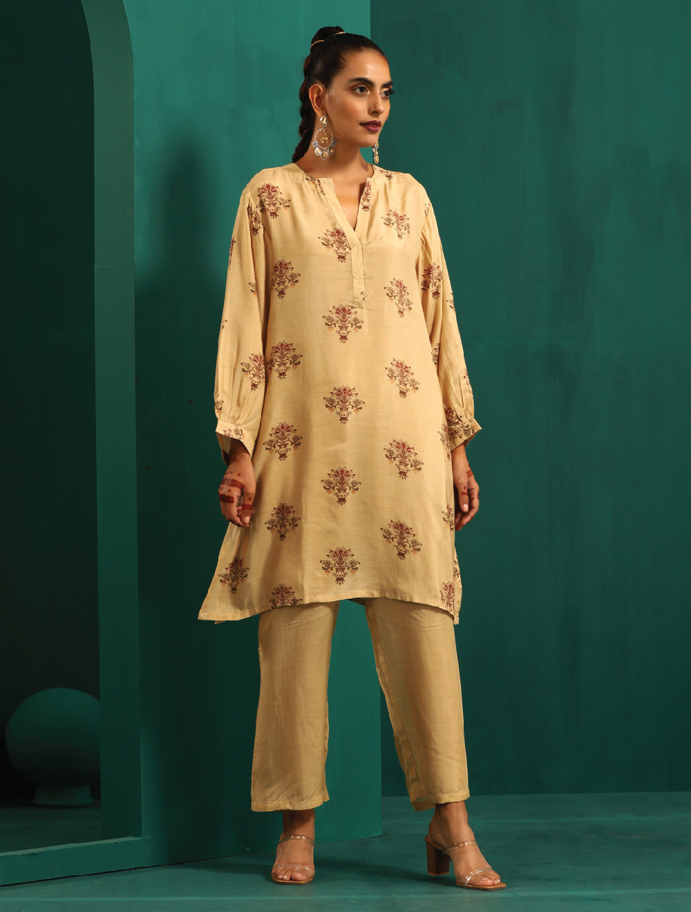 trueBrowns Beige Floral Bunch Muslin Silk Printed Relaxed Co-ord Set | Grocsy