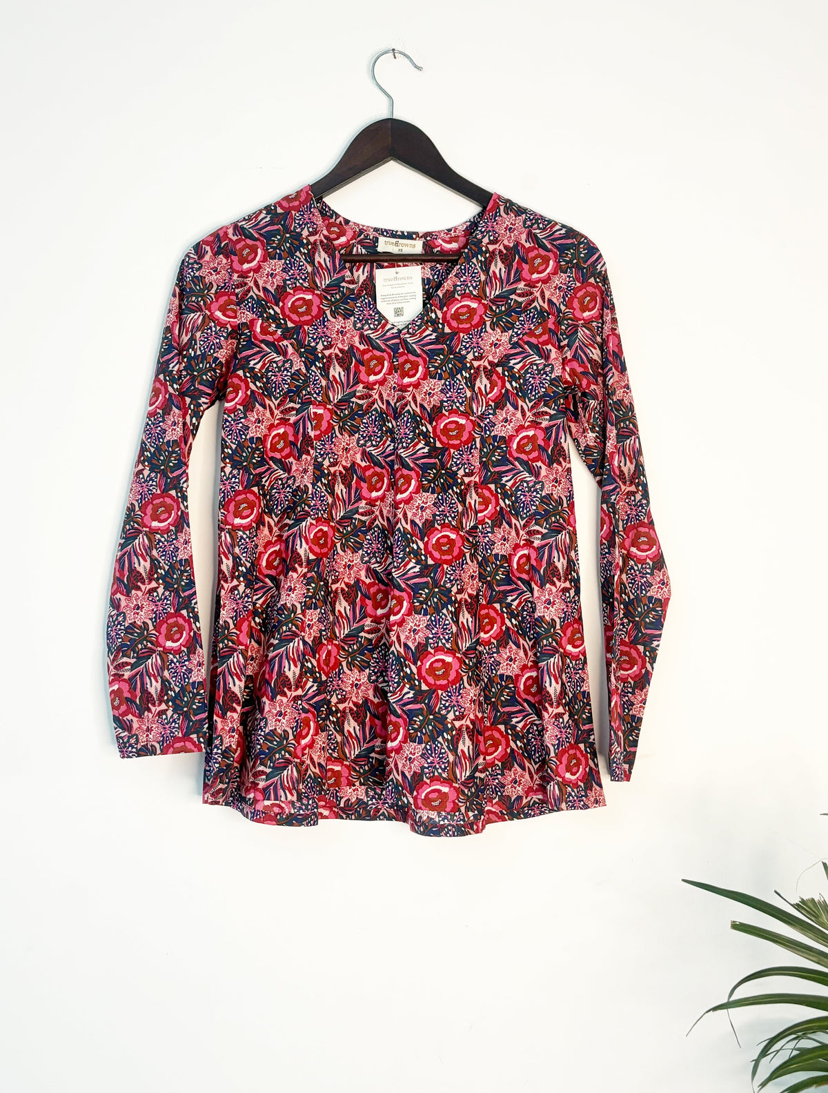 trueBrowns Pink Floral Top | Grocsy