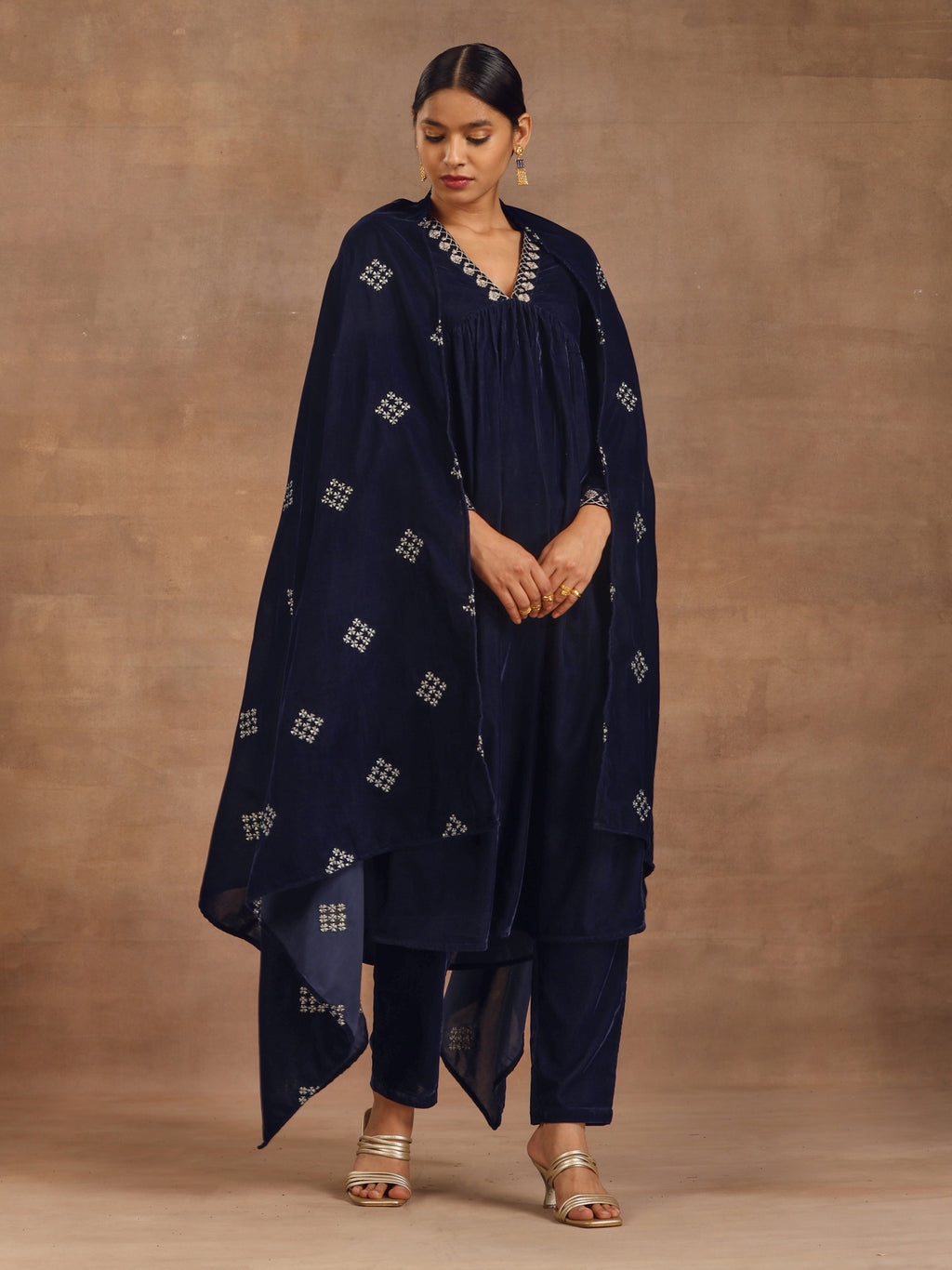 trueBrowns Midnight Blue Velvet Embroidered Shawl | Grocsy