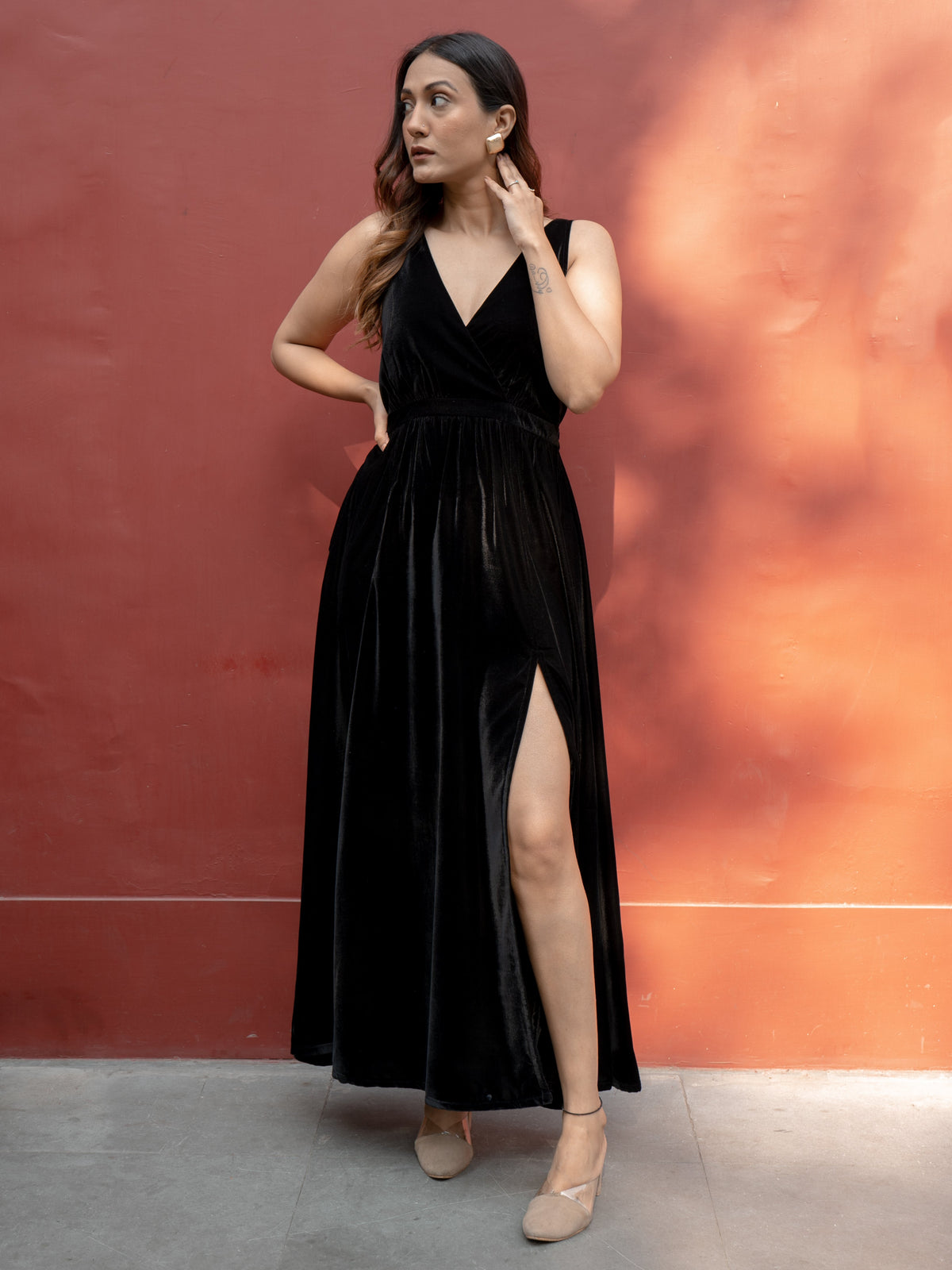 trueBrowns Black Velvet Sleeveless Dress | Grocsy