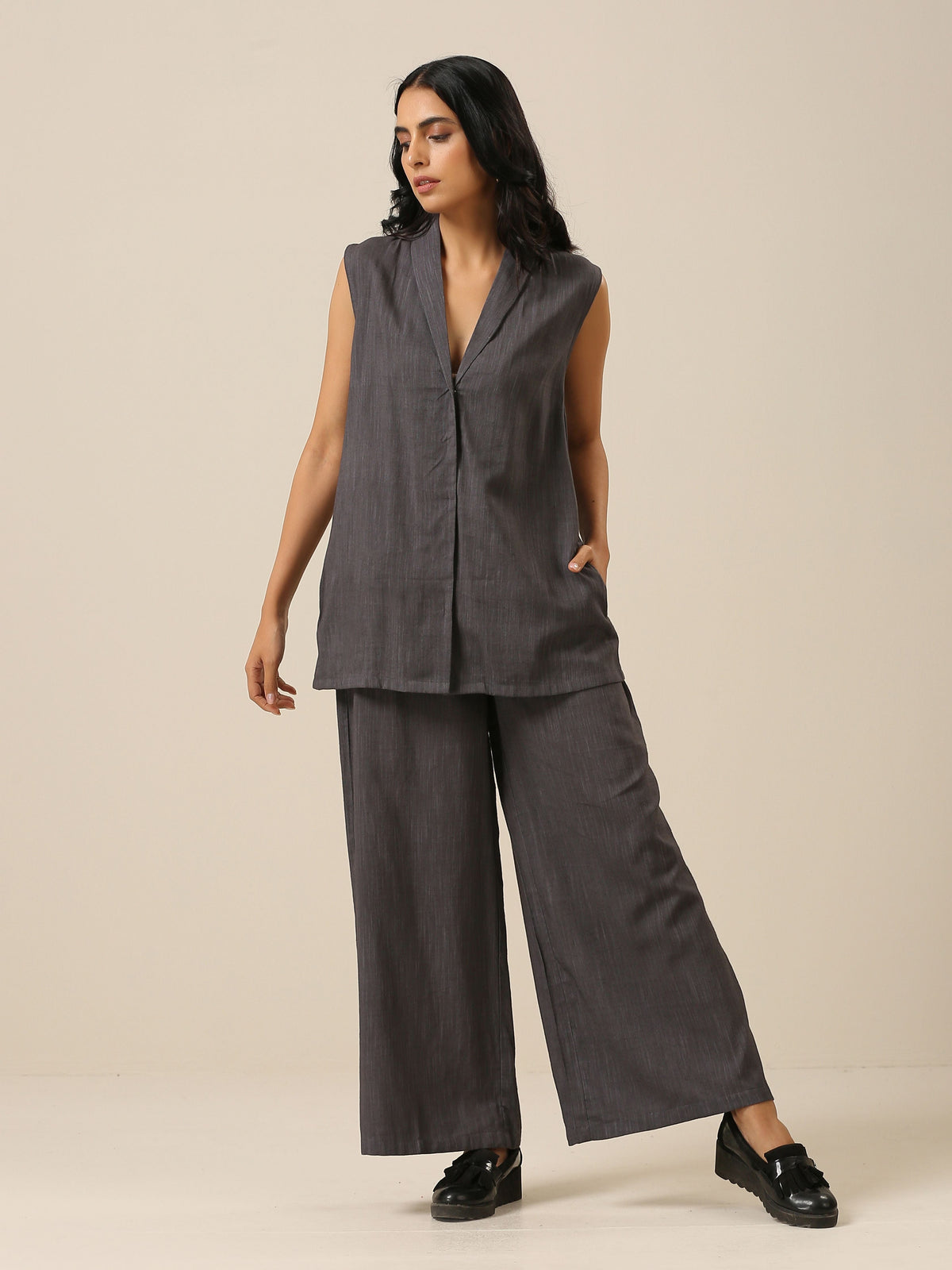trueBrowns Slate Grey Slub Texture Sleevesless Jacket Pant Set | Grocsy