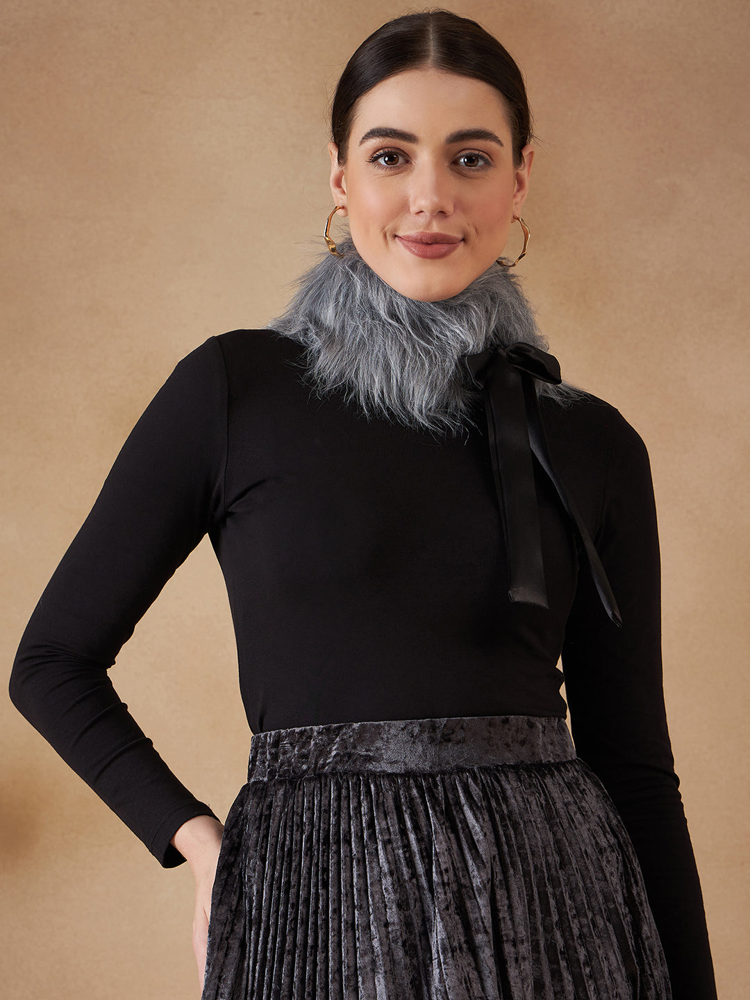 InWeave Women's Light Grey Fur Neckpiece | Grocsy
