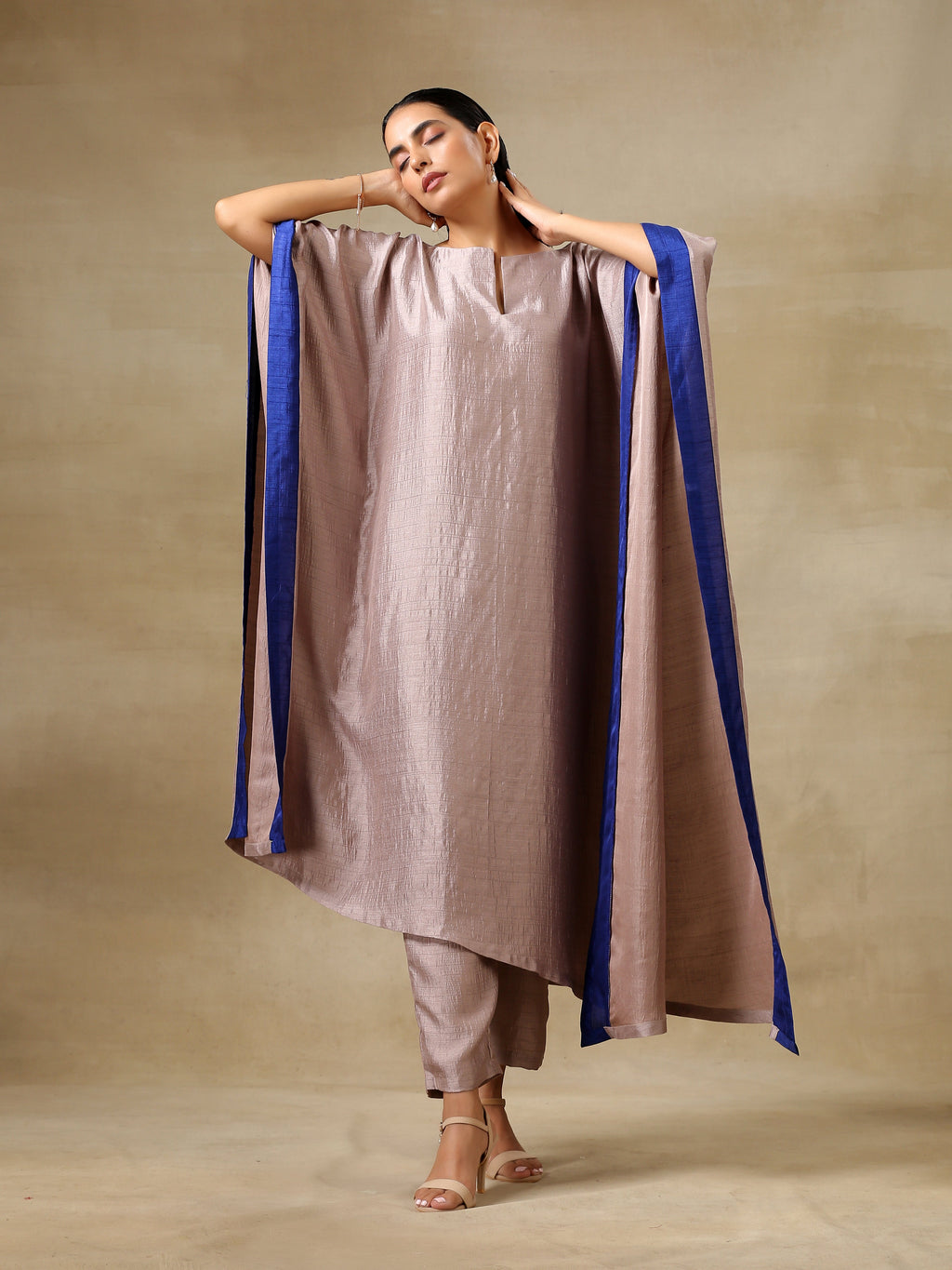 trueBrowns Grey Textured Silk High Low Kaftan Pant Set | Grocsy