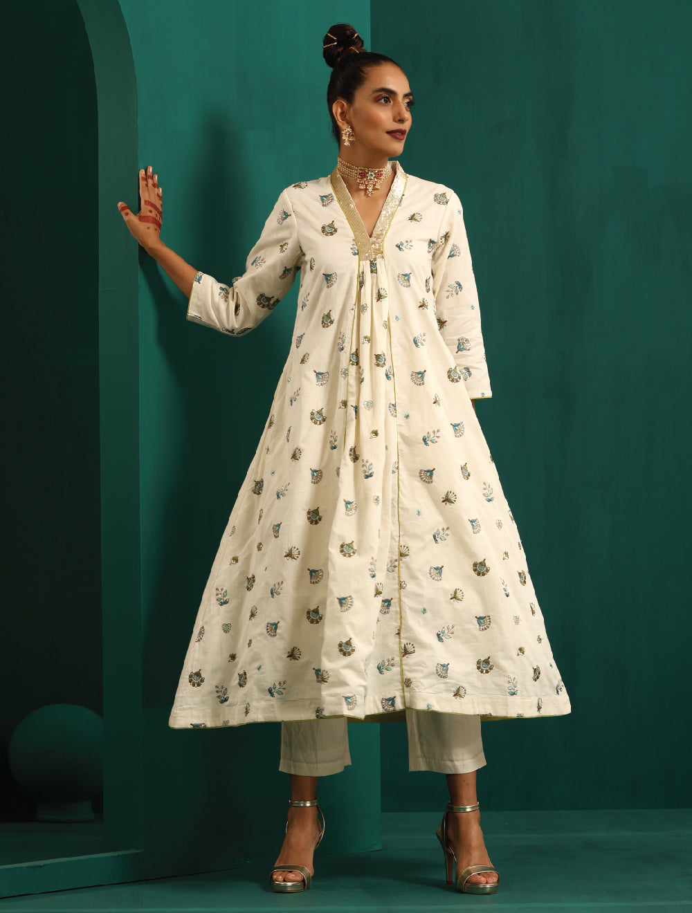 trueBrowns Ivory Blue Floral Cotton Front Gathered Kurta Pant Set | Grocsy