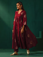 trueBrowns Maroon Floral Viscose Silk V-Neck Waist Gathered Kurta Pant Set | Grocsy