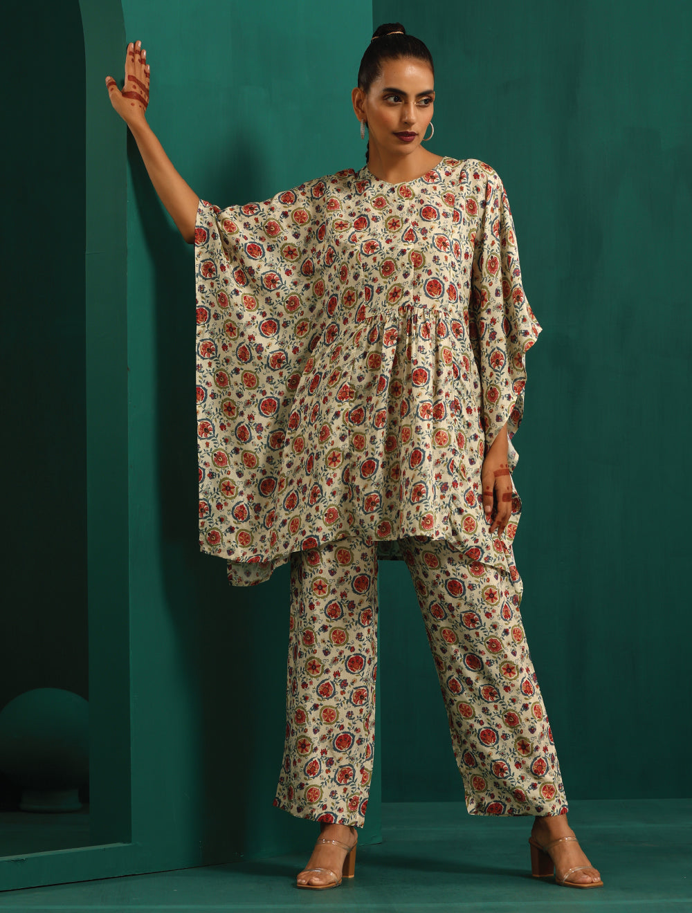 trueBrowns Off white Floral Bunch Muslin Silk Printed Kaftan Gathered Co-ord Set | Grocsy