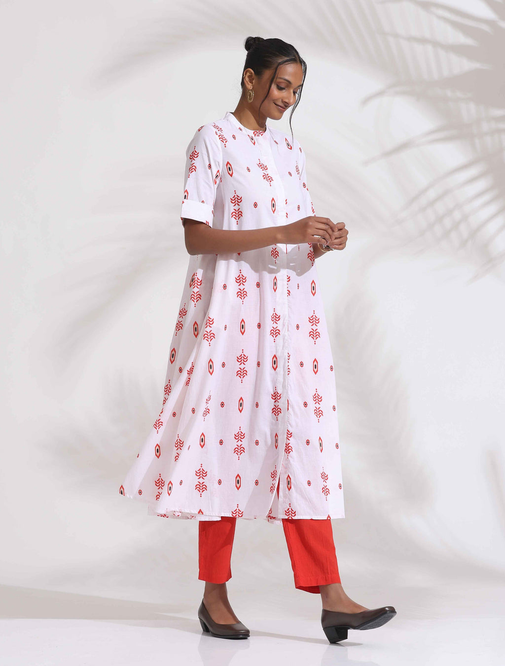 trueBrowns White Cotton Print Flared Kurta Set | Grocsy