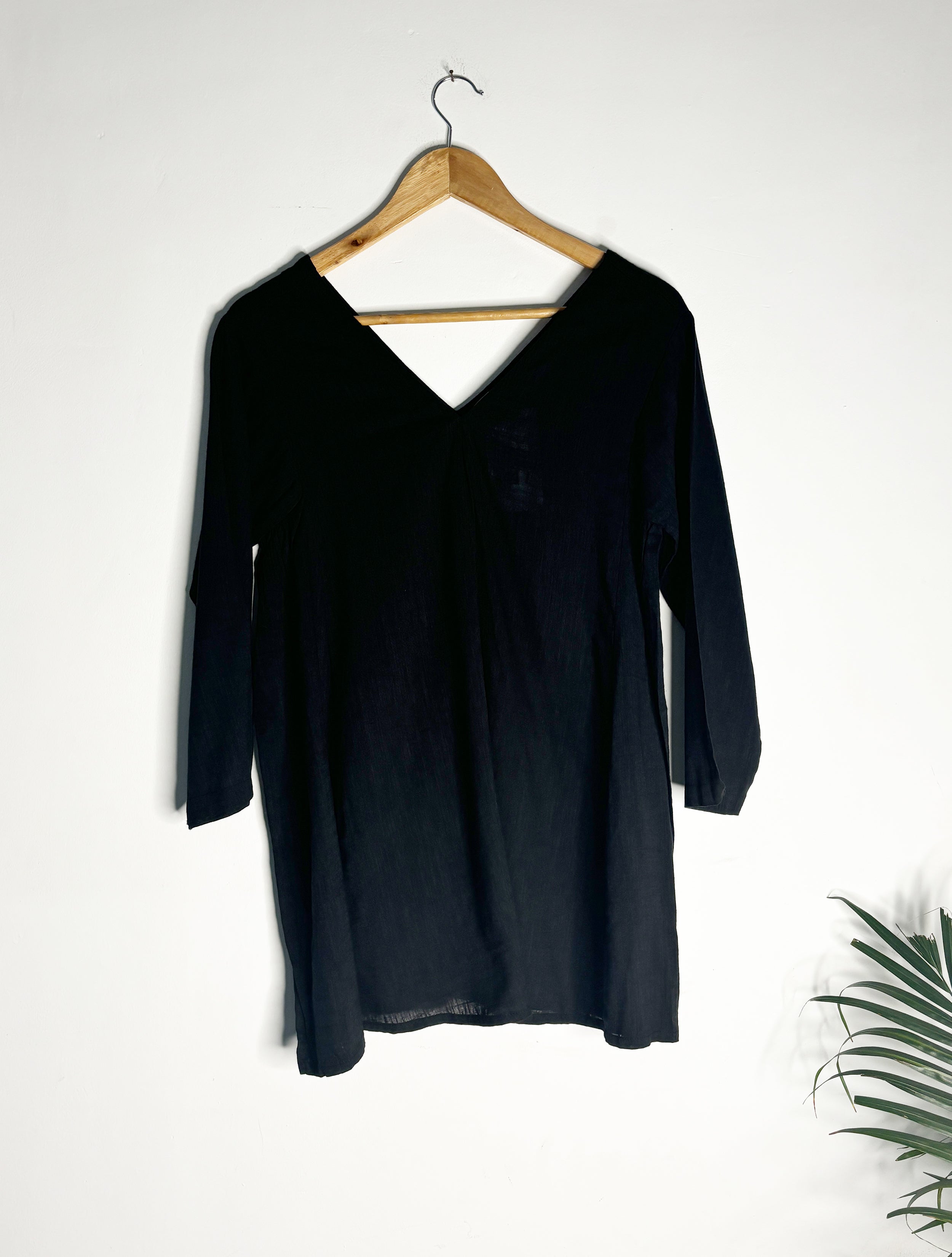 trueBrowns Black Slub Top | Grocsy
