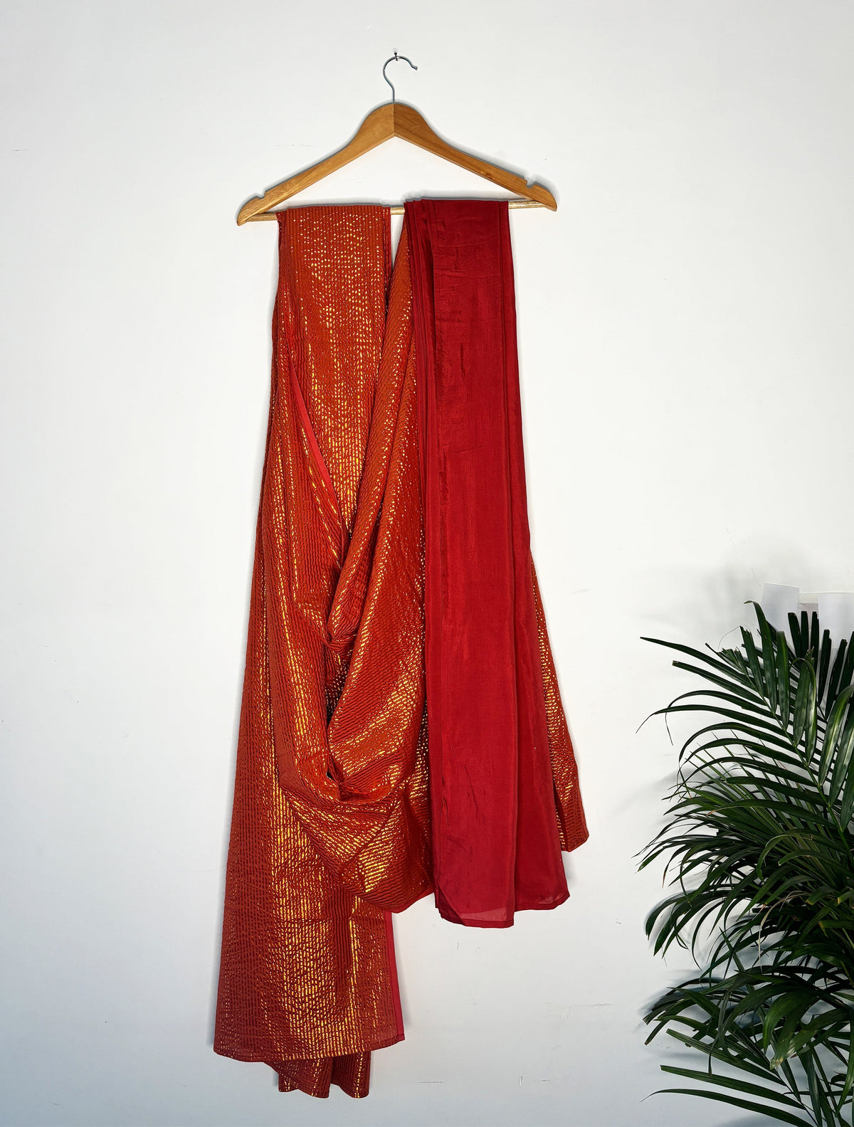 trueBrowns Rust Metallic Saree | Grocsy
