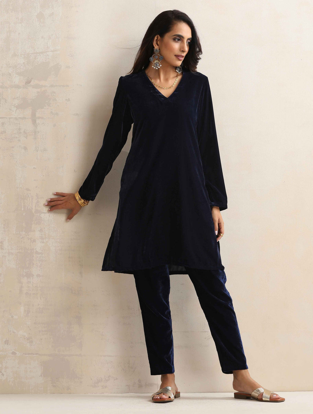 trueBrowns Blue Velvet Kurta Co-ord Set | Grocsy