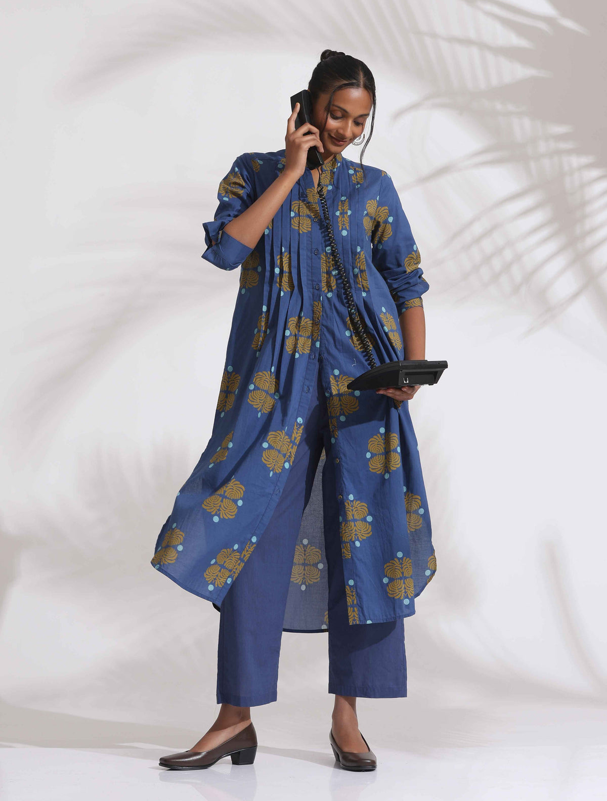 trueBrowns Blue Cotton Print Pleated Kurta Set | Grocsy