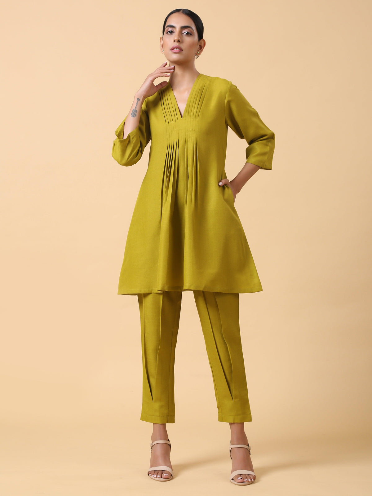 trueBrowns Cotton Linen Lime Green Pleated Co-Ord Set | Relove | Grocsy