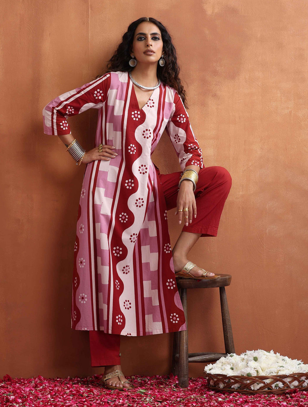 trueBrowns Pink Abstract Print High Slit Kurta Set | Grocsy