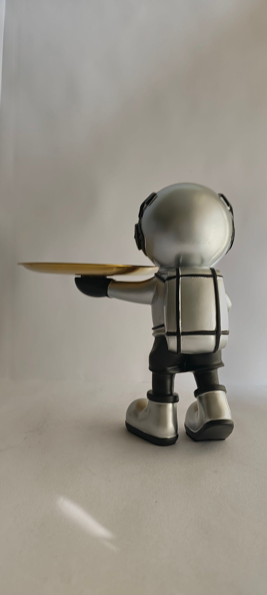 Sun Mun Decors Astronaut Platter Large | Grocsy