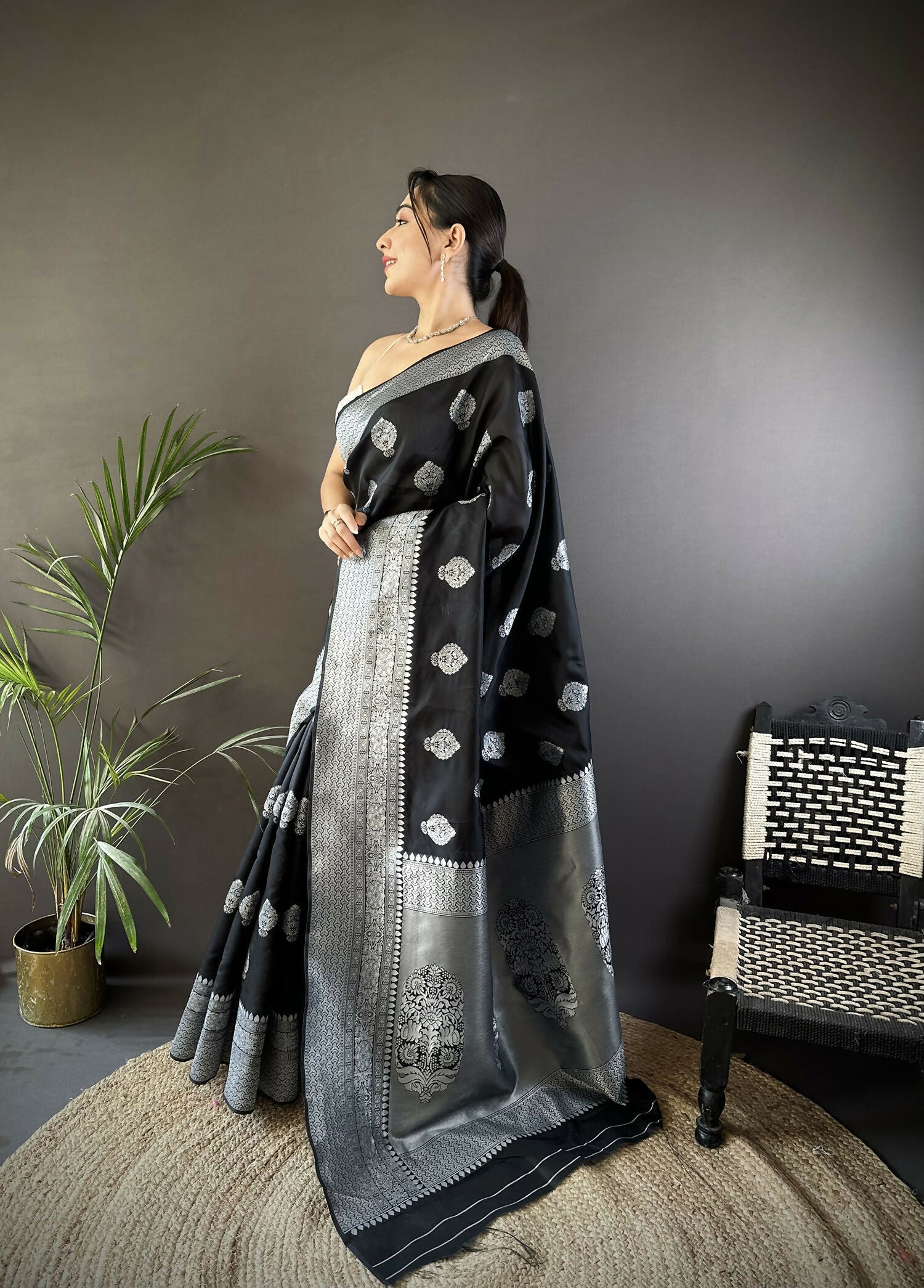 Joban Fashion Black Floral Motifs Soft Silk Banarasi Saree | Grocsy
