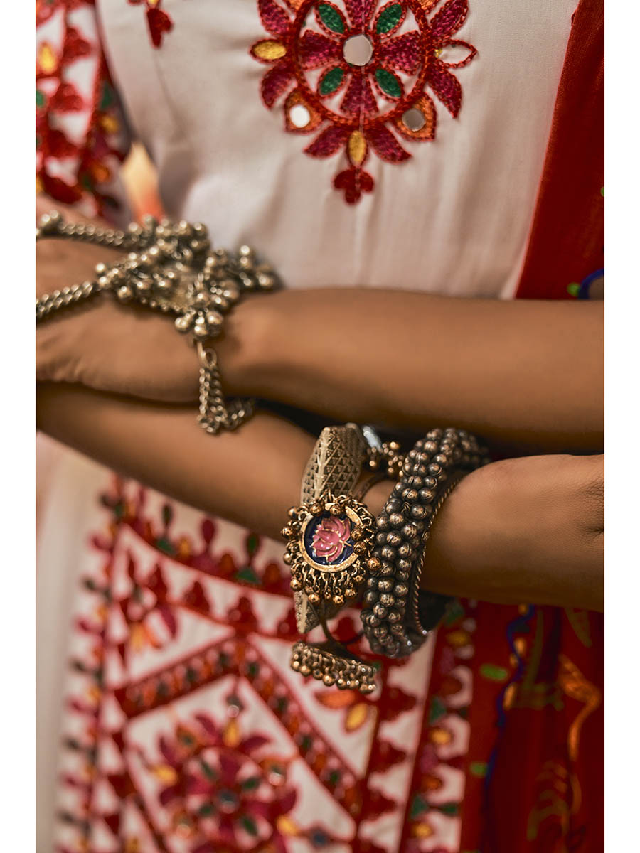 Myra White Maslin Cotton Embroidered Navratri Special Lehenga | Grocsy