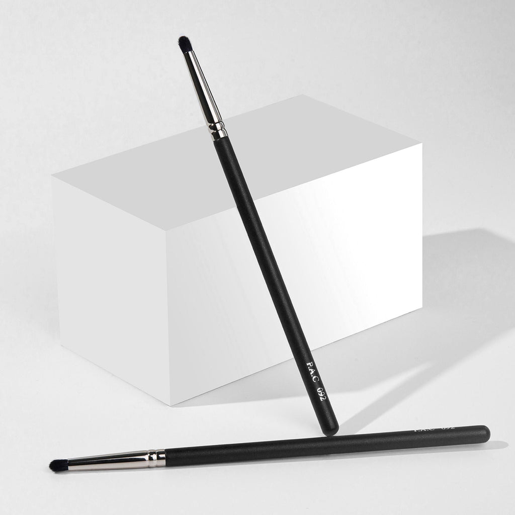 PAC Studio Eyeshadow Blending Brush 092 - Small Smudger Brush for Detailed Blending, Ultra Soft Bristles | Grocsy