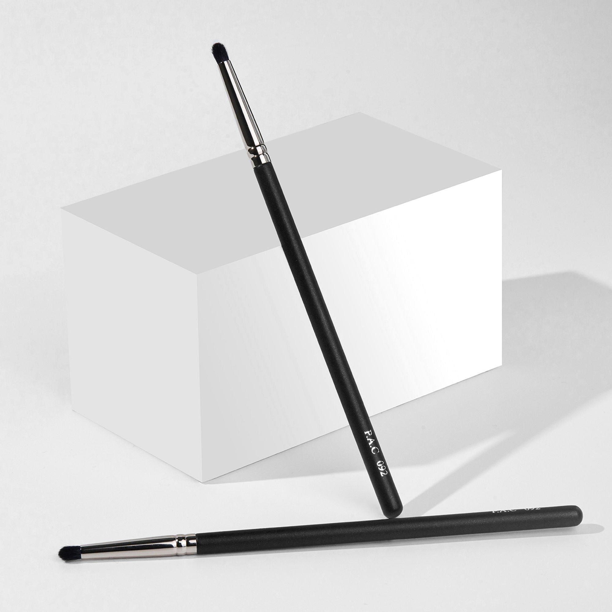 PAC Studio Eyeshadow Blending Brush 092 - Small Smudger Brush for Detailed Blending, Ultra Soft Bristles | Grocsy