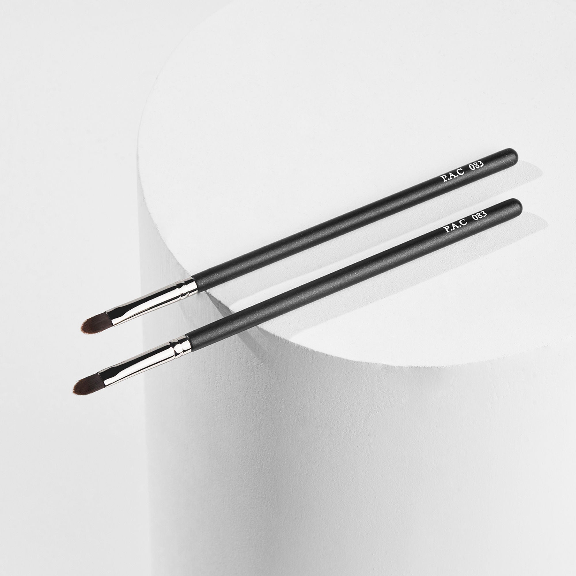 PAC Studio Lip Brush 083 - Flat Lip Contour & Filler Brush, Precise Control for Smooth, Flawless Lip Lines | Grocsy