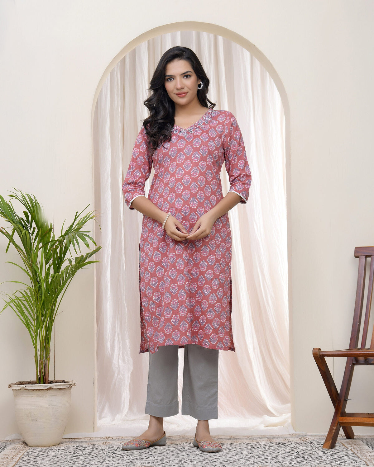 Vaasva Women Pink Cotton Printed Straight Kurti | Grocsy