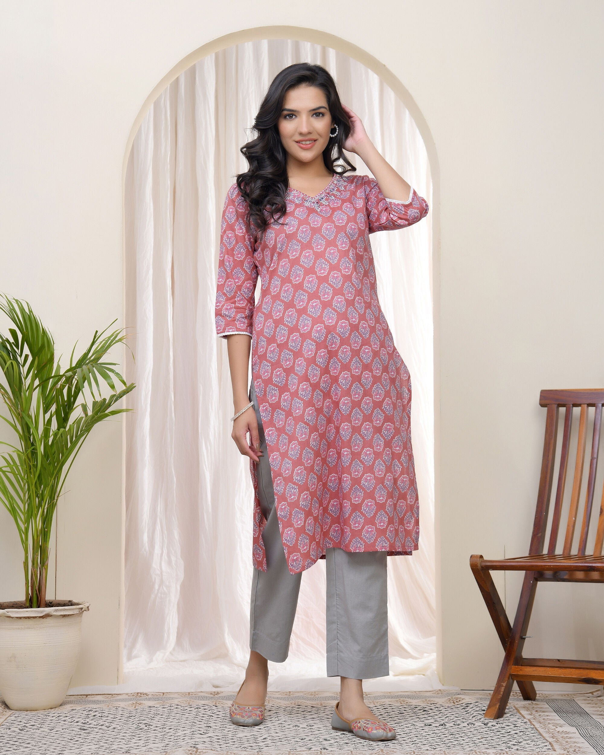 Vaasva Women Pink Cotton Printed Straight Kurti | Grocsy