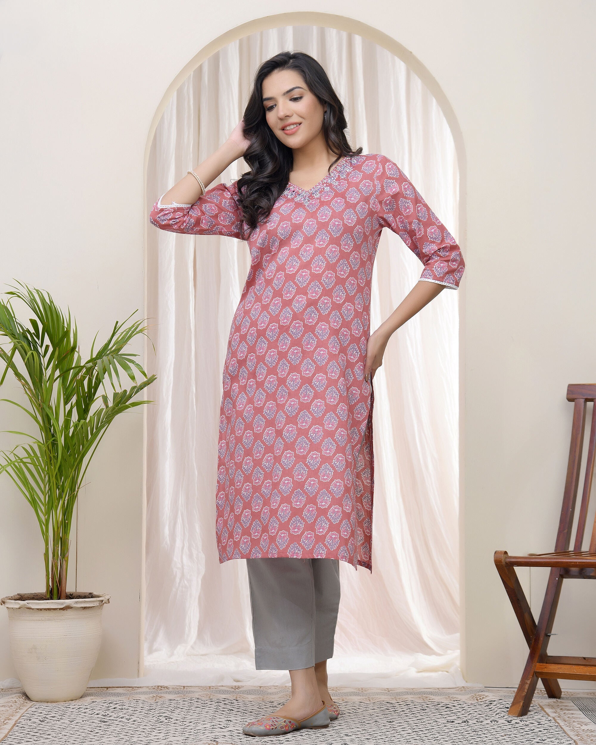 Vaasva Women Pink Cotton Printed Straight Kurti | Grocsy