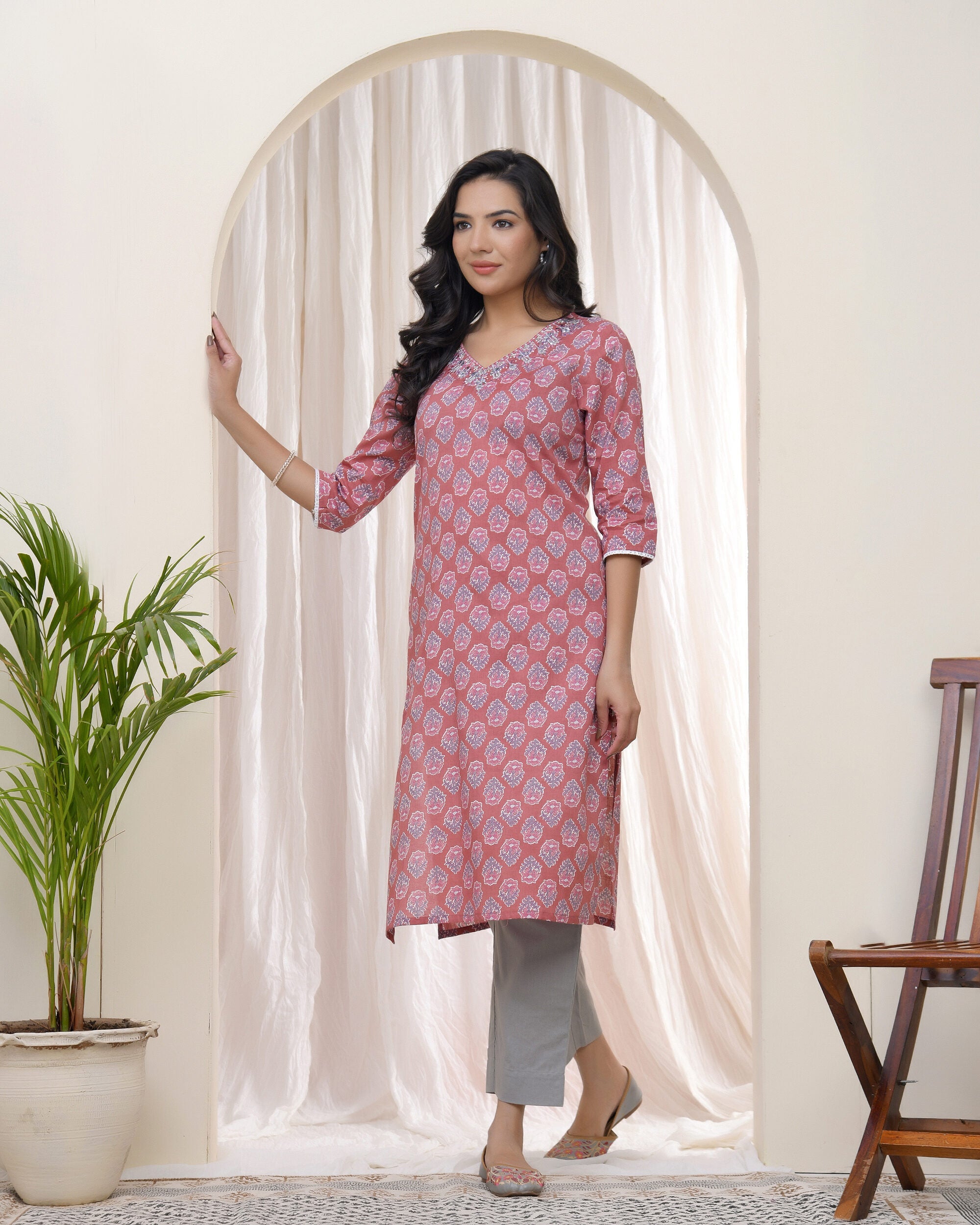 Vaasva Women Pink Cotton Printed Straight Kurti | Grocsy