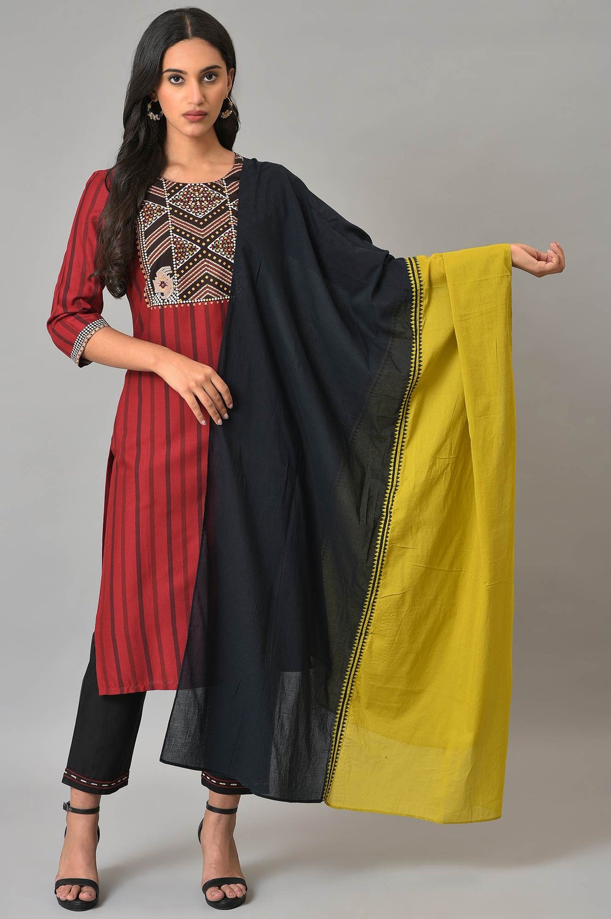 W for Woman Green And Black Colour Block Dupatta | Grocsy