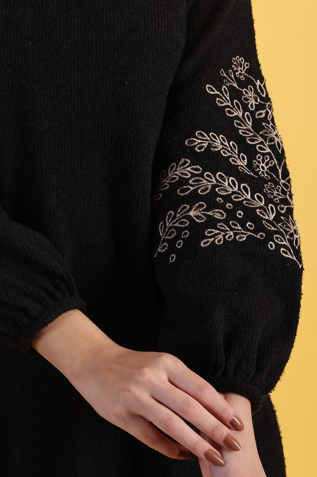 W for Woman Black Solid Straight Tunic | Grocsy