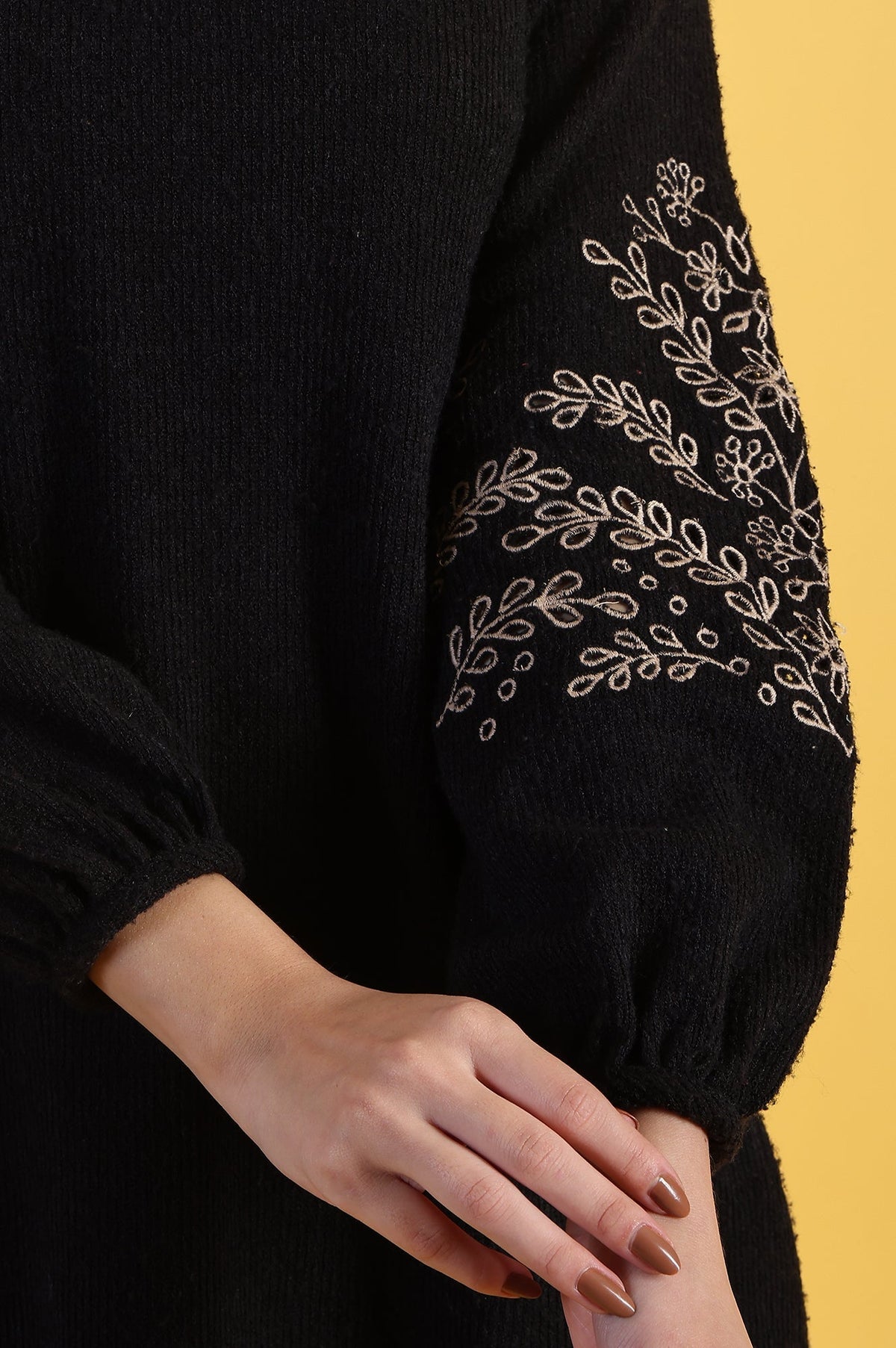 W for Woman Black Solid Straight Tunic | Grocsy
