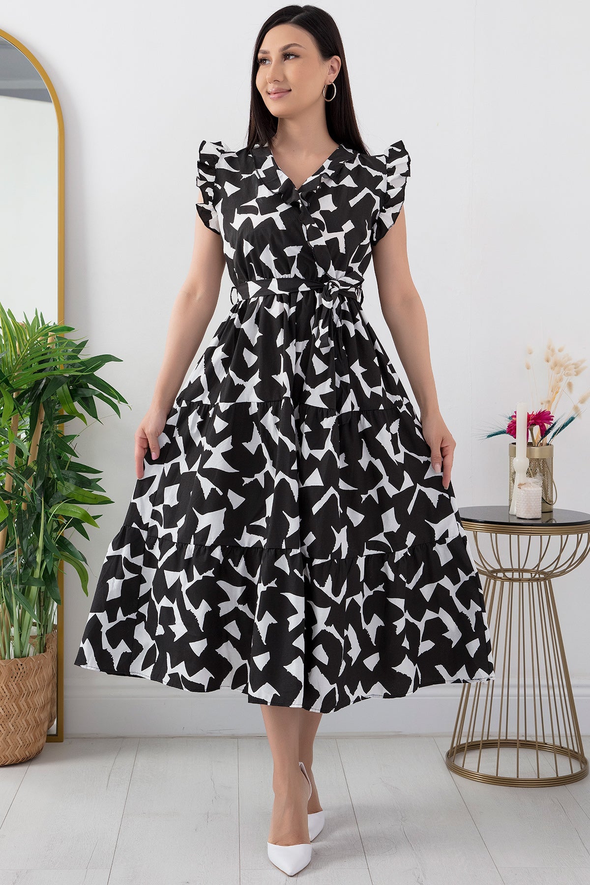 Pimu V-Neck Maxi Dress with Graphic Print-Black | Grocsy