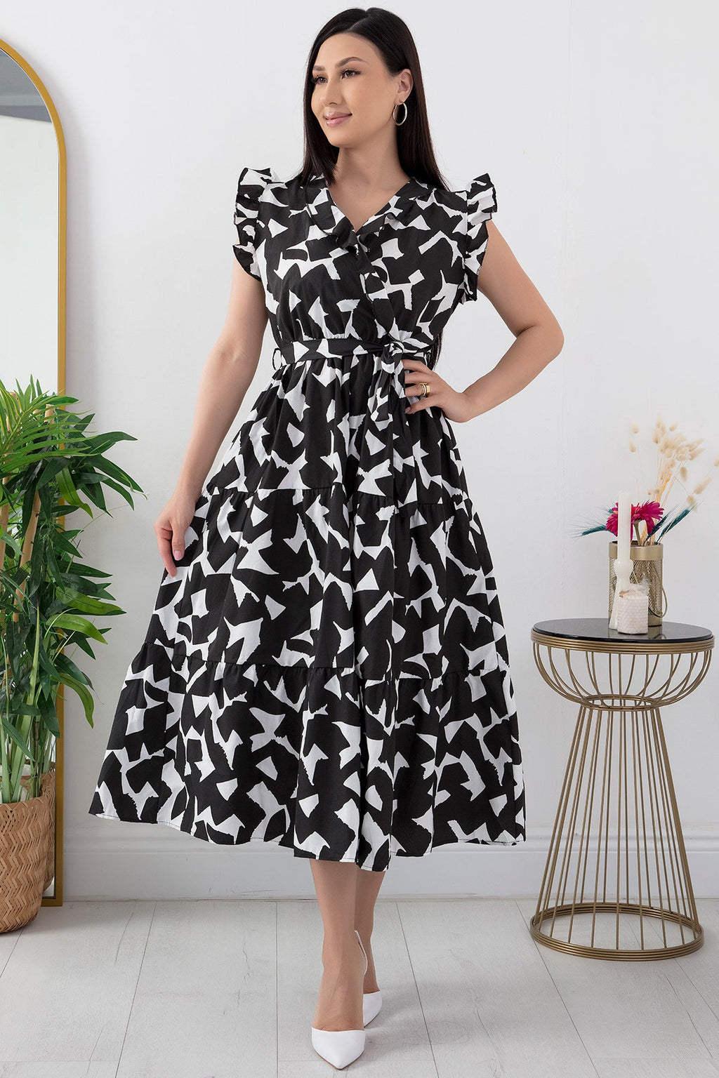 Pimu V-Neck Maxi Dress with Graphic Print-Black | Grocsy