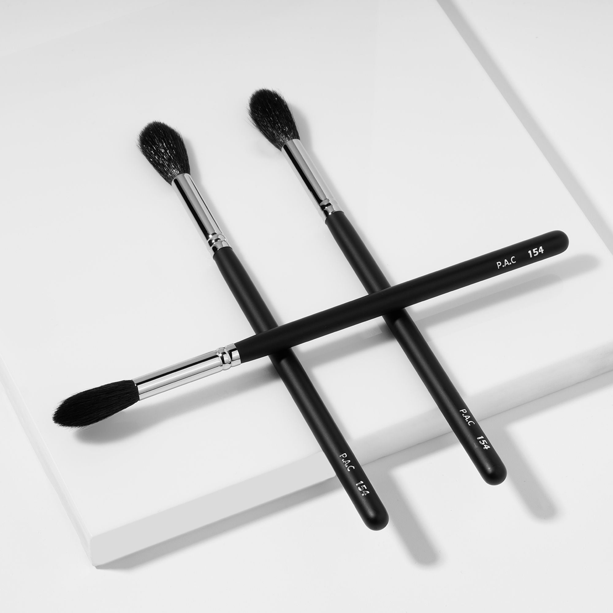 PAC Studio Highlighter Brush 154 | Grocsy