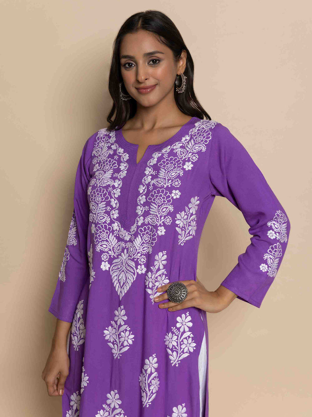 HOUSE OF KARI Floral Chikankari Embroidered Notched Round Neck Straight Kurta | Grocsy