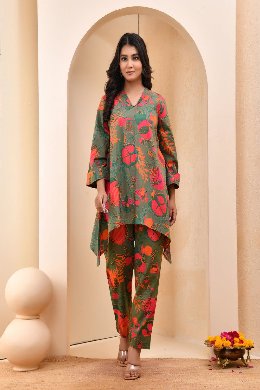 Vaasva Women Floral Printed Kurta Pant Set | Grocsy