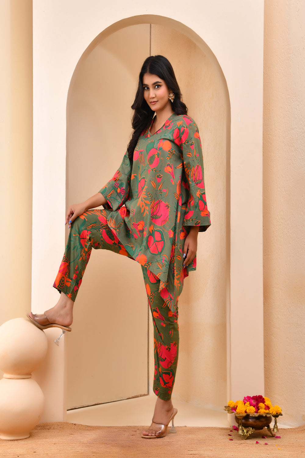 Vaasva Women Floral Printed Kurta Pant Set | Grocsy