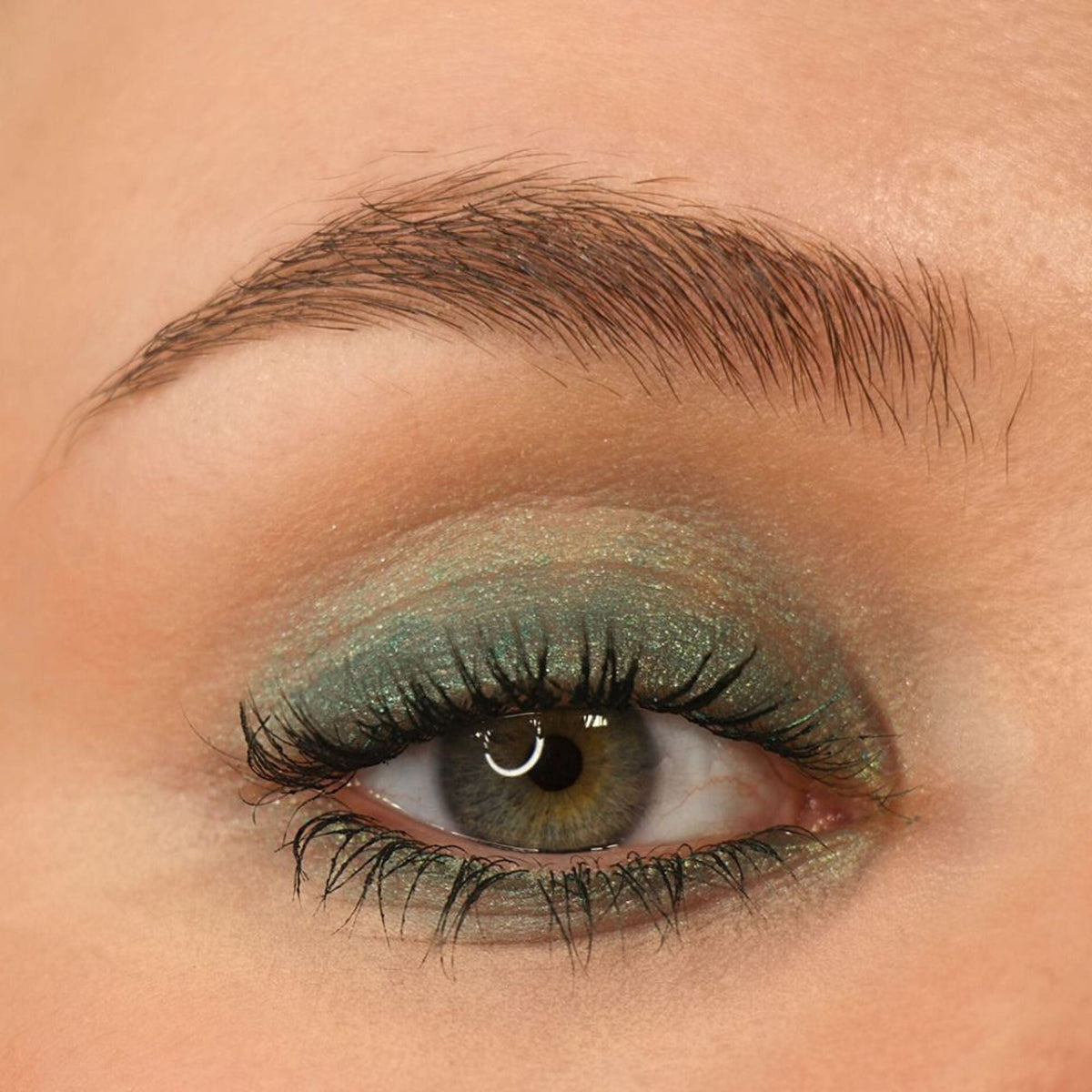 Makeup Revolution Mousse Shadow - Emerald Green | Grocsy