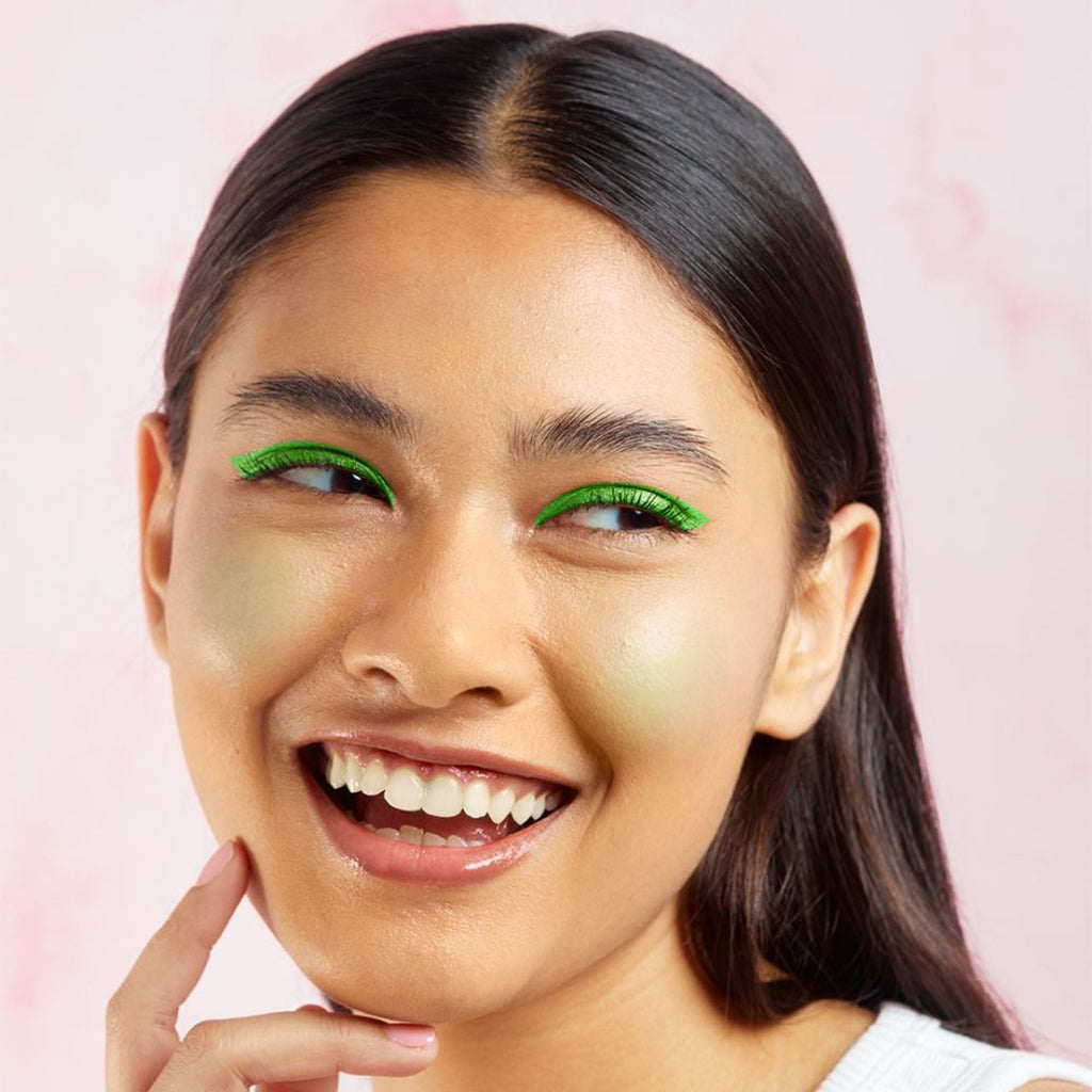 Makeup Revolution Mousse Shadow - Emerald Green | Grocsy