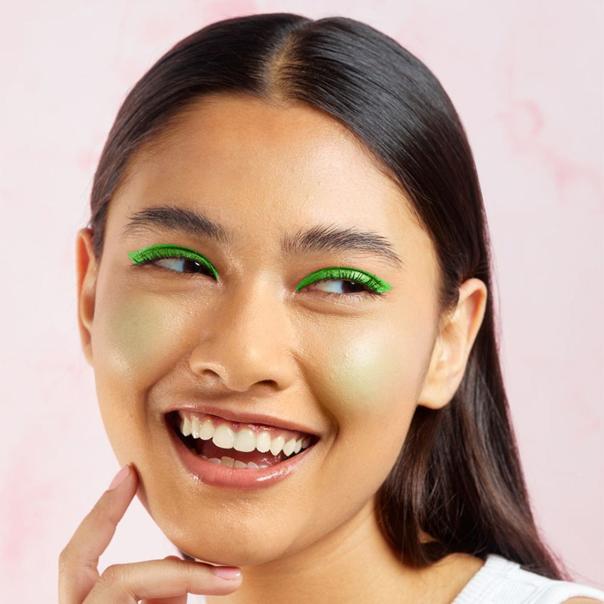 Makeup Revolution Mousse Shadow - Emerald Green | Grocsy