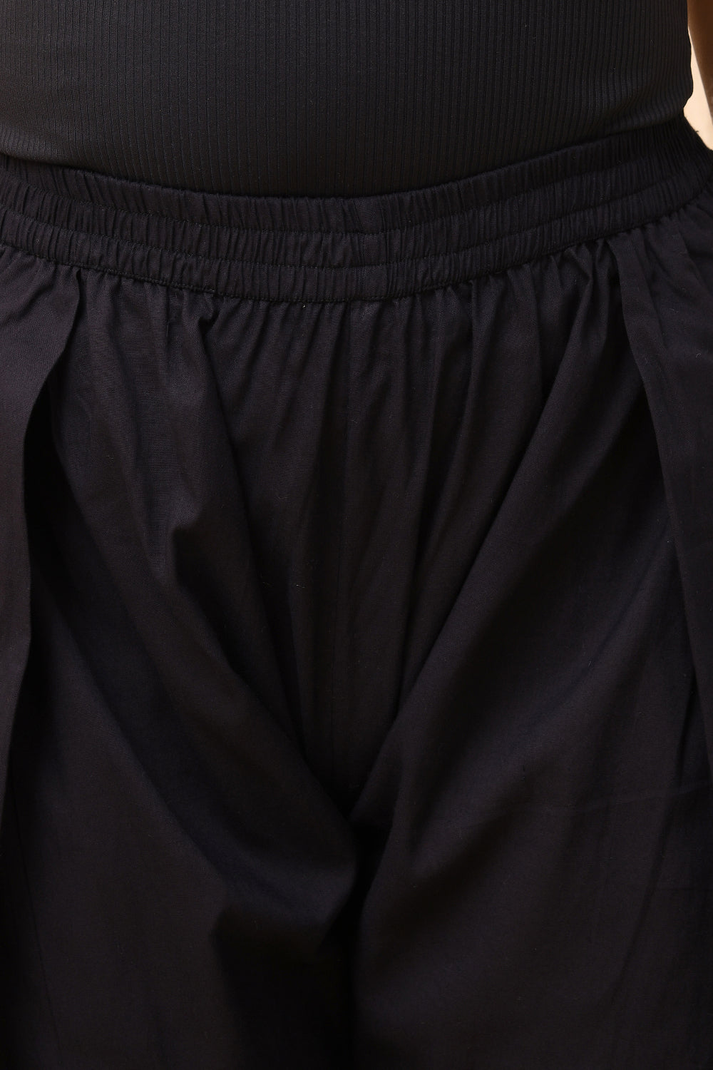 Vaasva Women Black Solid Farshi Pant | Grocsy