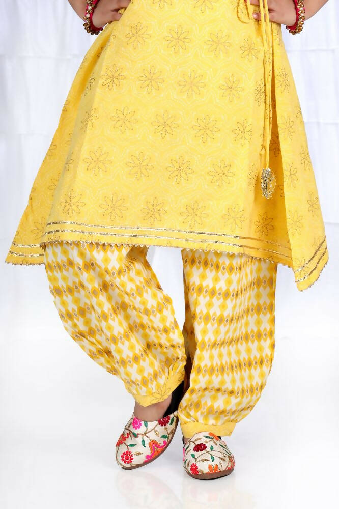 Tiny Bugs Girls Embroidered Strap Ethnic Jutis-Beige | Grocsy