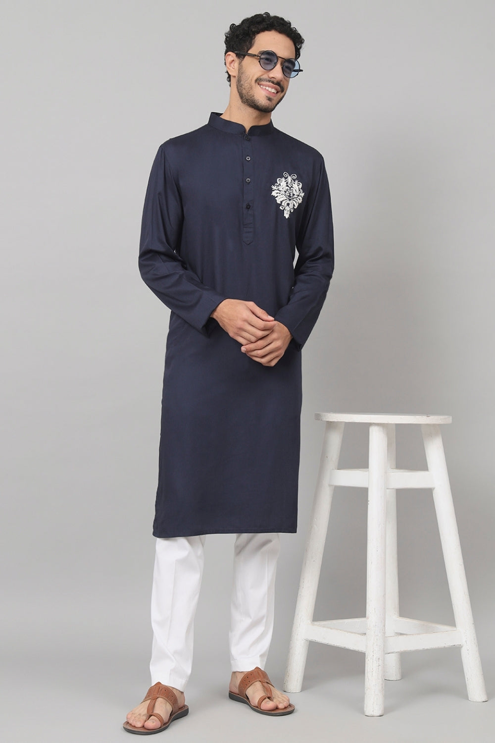 Classic Cotton Kurta With Single Motif Embroidery by Hilo Design | Grocsy