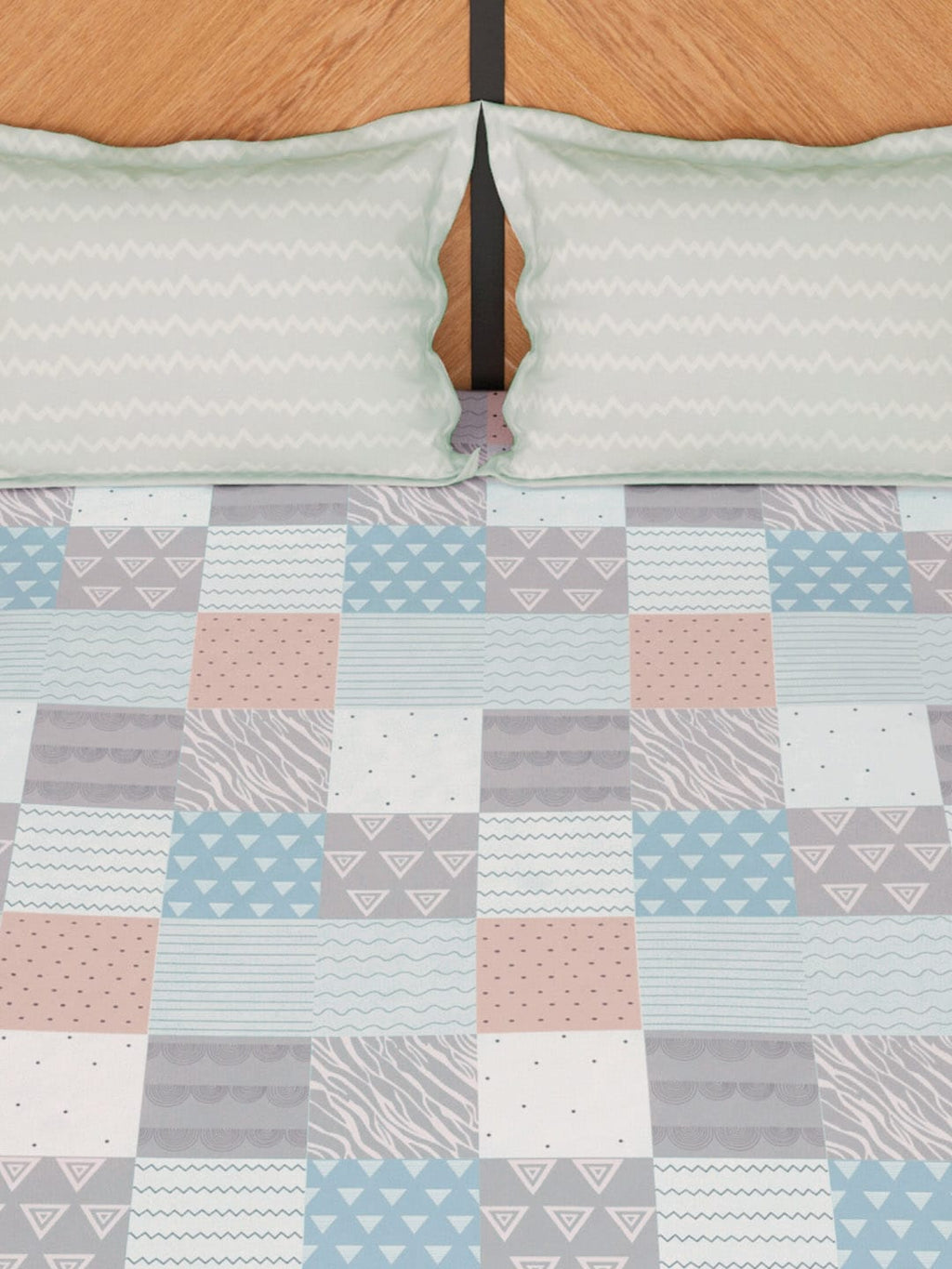 Story@home Arena Peach & White Geometric Microfiber 180TC Queen Bedsheet & 2 Pillow Covers | Grocsy
