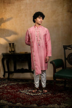 Falling Raw Silk Pink Gulab Pakshi Kurta Set By Hilo Design | Grocsy