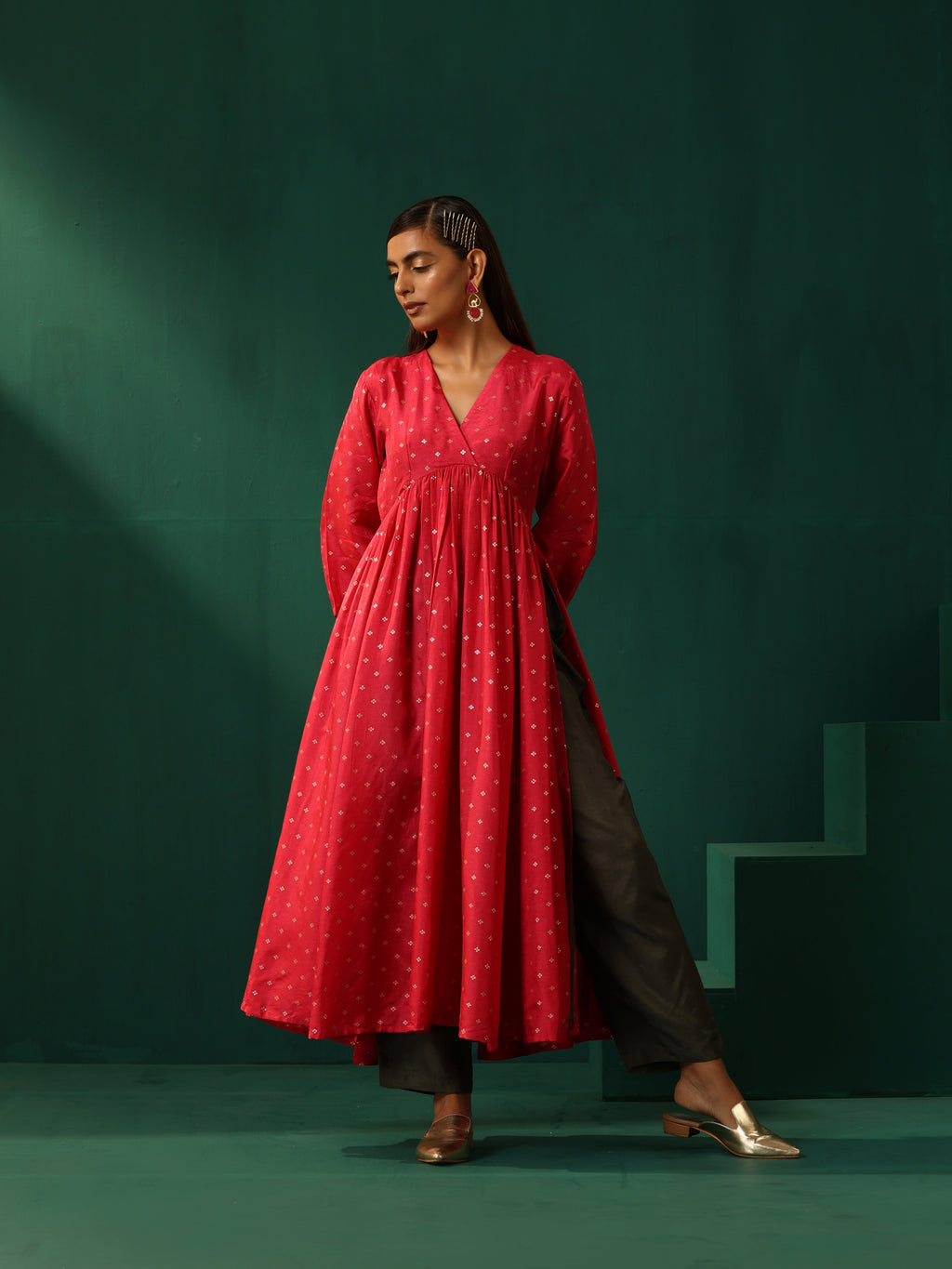 trueBrowns Pink Square Viscose Silk V-Neck Waist Gathered Kurta Pant Set | Grocsy