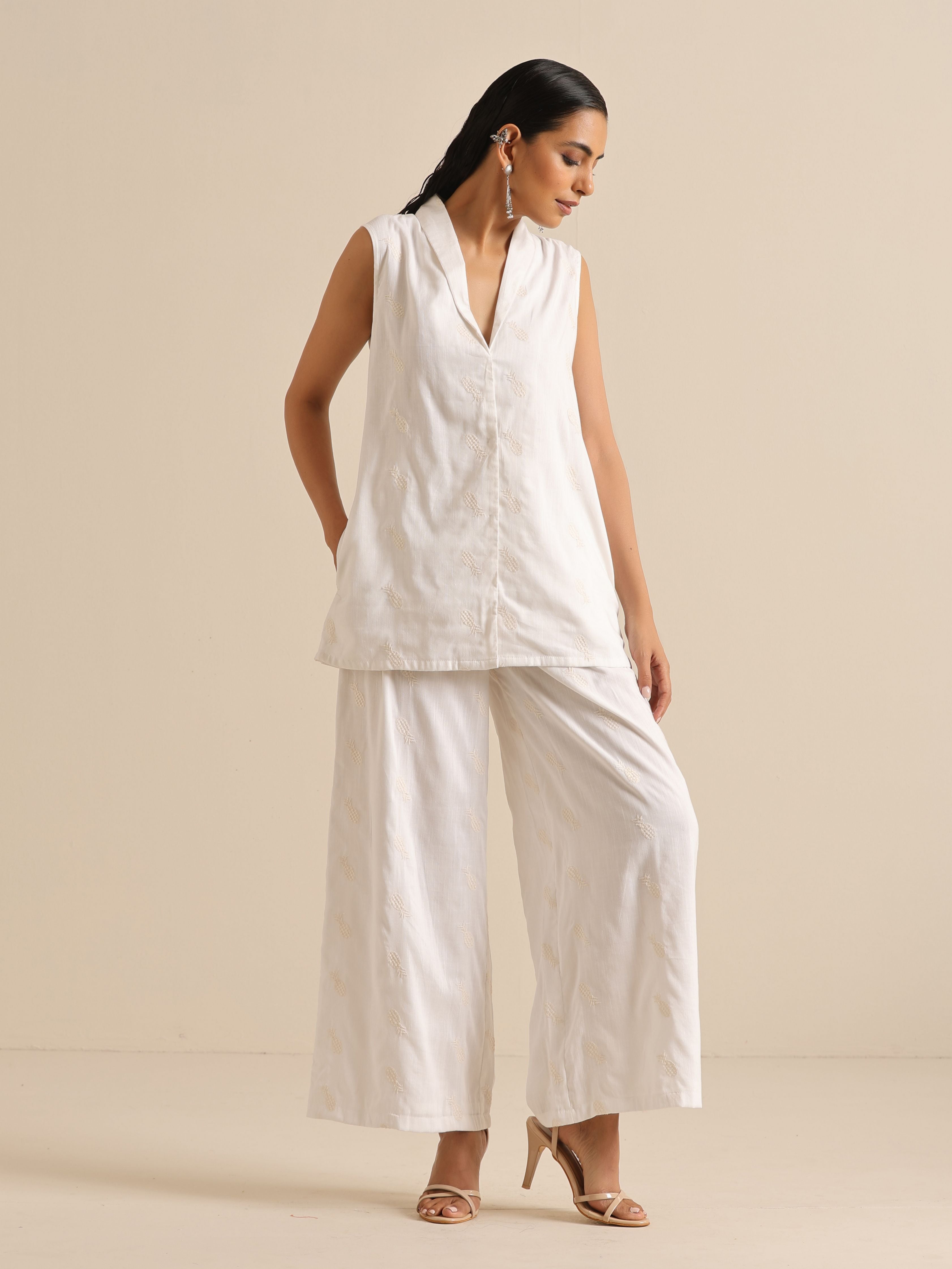trueBrowns White Pineapple Sleeveless Jacket Pant Set | Grocsy