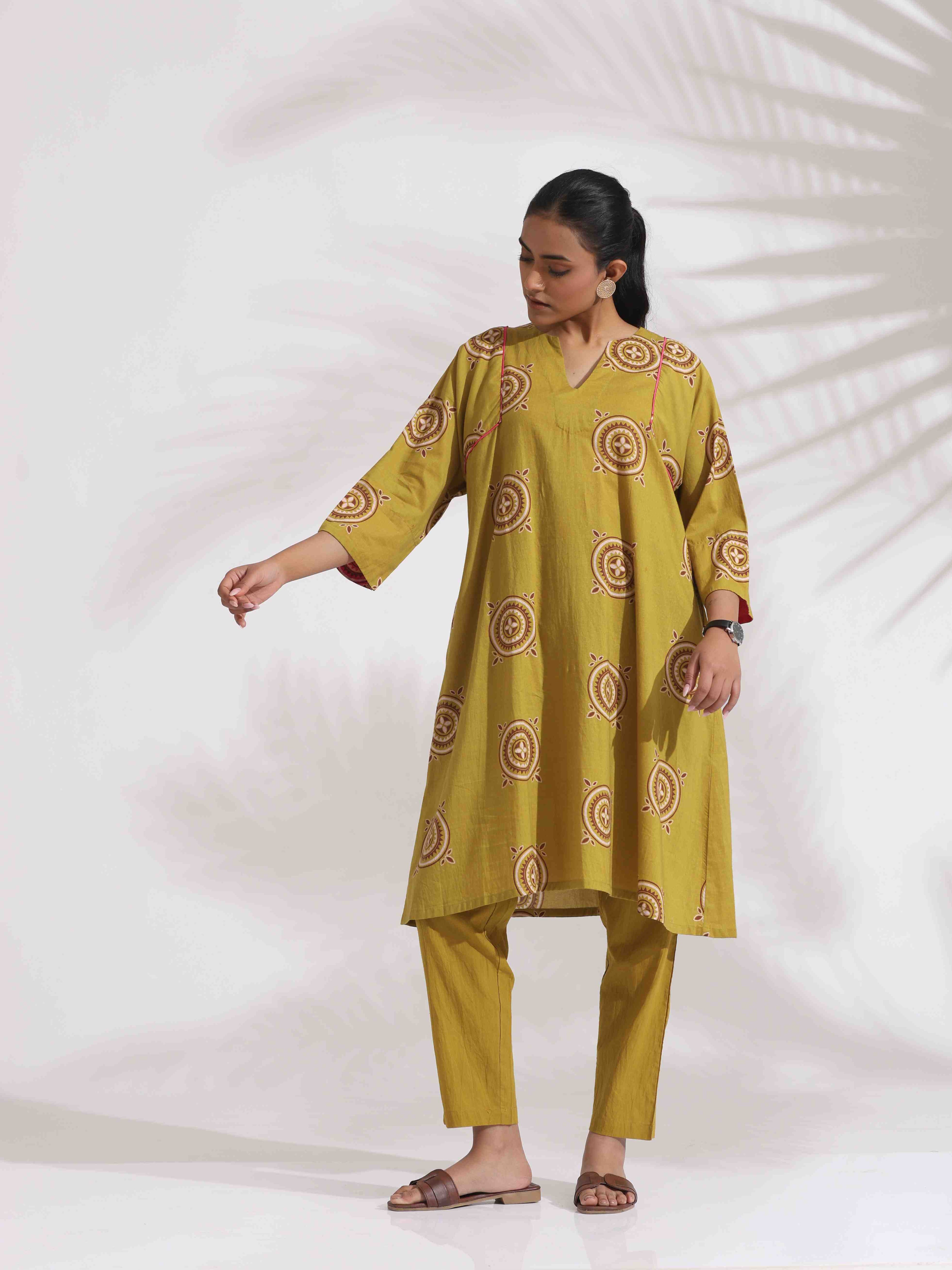 trueBrowns Green Cotton Print Kimono Sleeves Kurta Co-ord Set | Grocsy