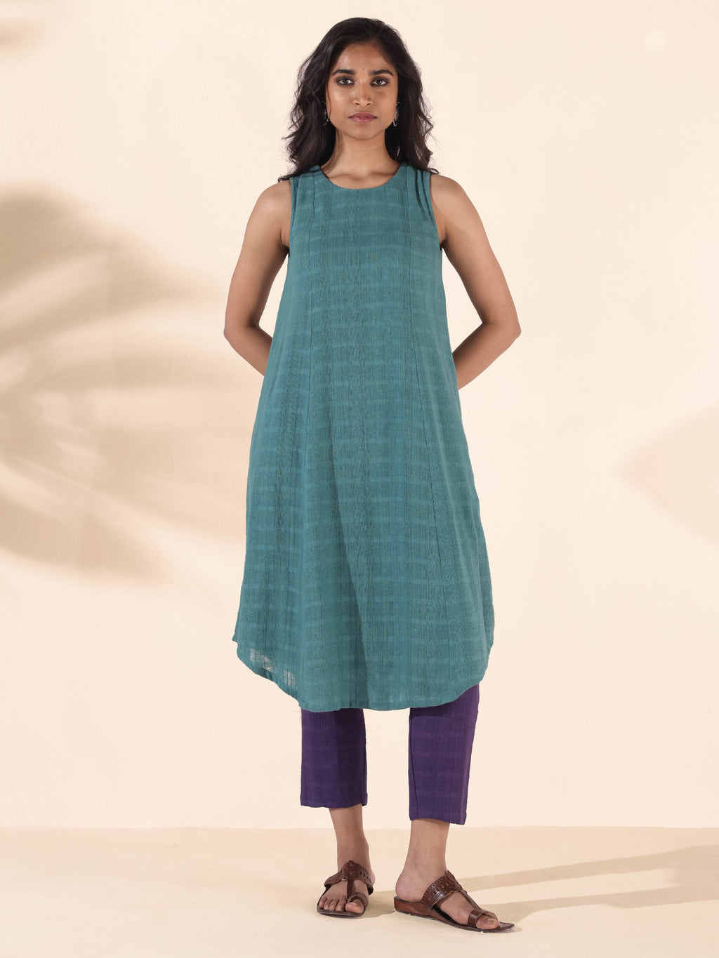 trueBrowns Turquoise Cotton Dobby Sleeveless Kurta Pant Set | Grocsy